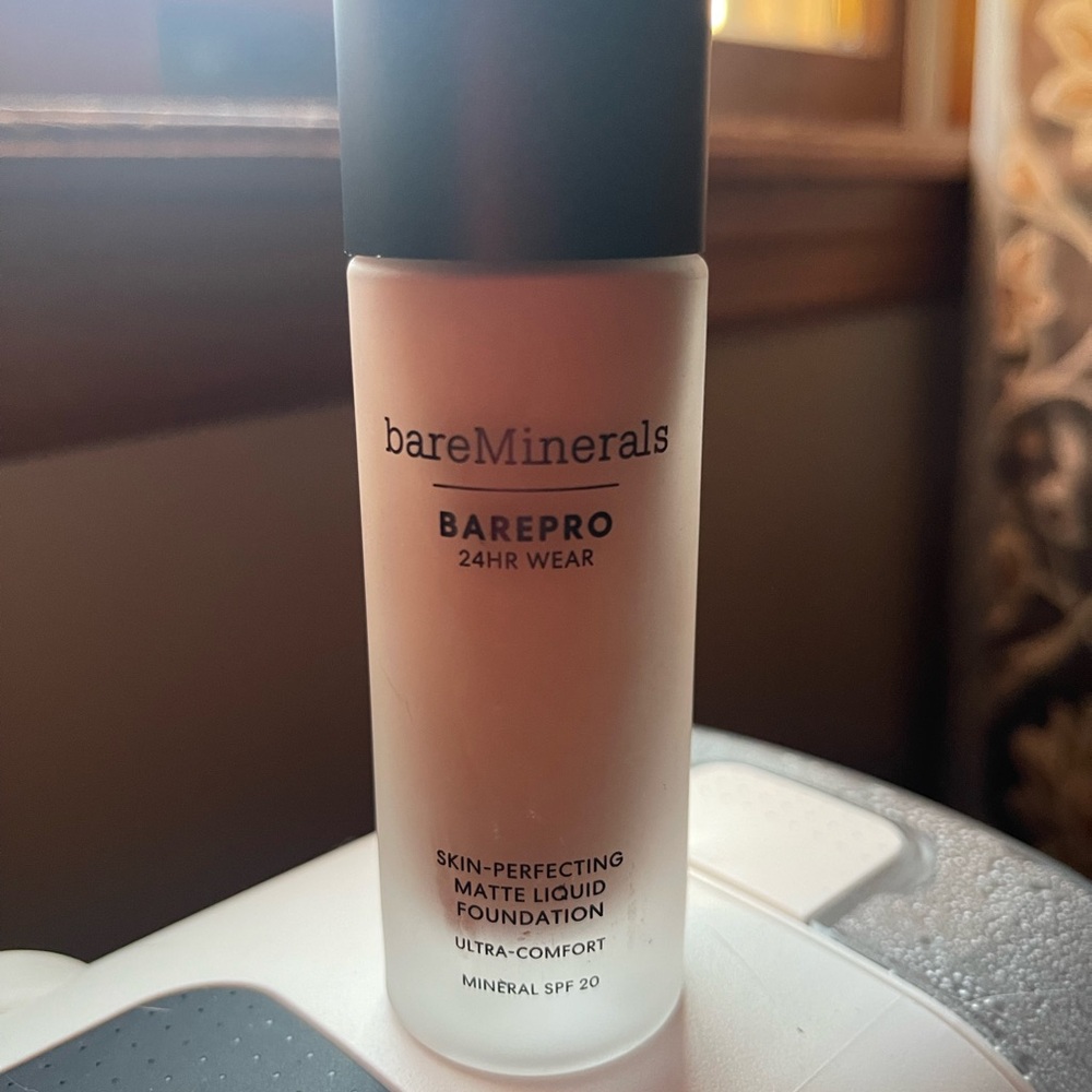 Bare minerals BarePro Foundation